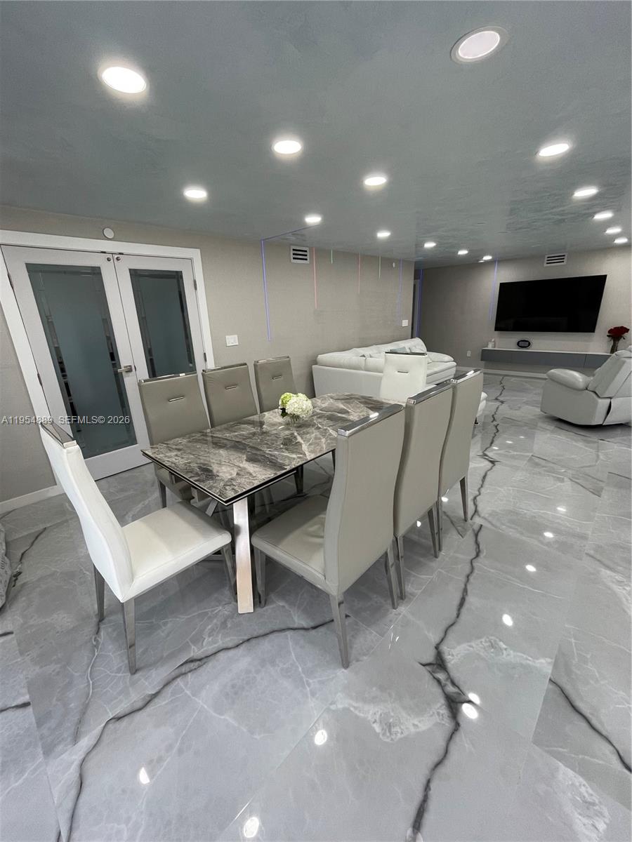 Winston Towers 600 HOA - Residential