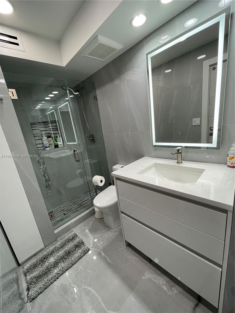 Winston Towers 600 HOA - Residential