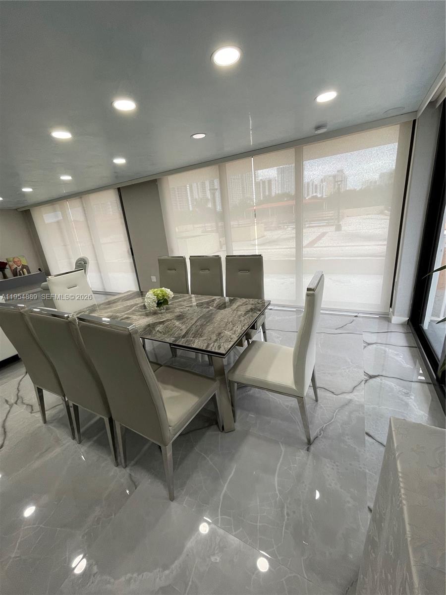 Winston Towers 600 HOA - Residential