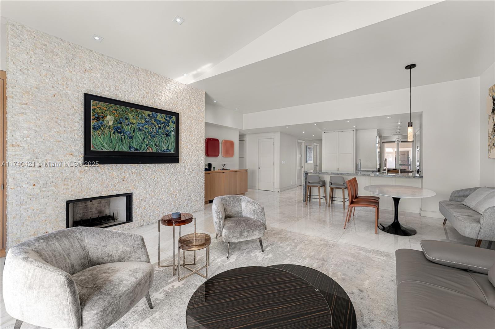 2042 Fisher Island Dr 2042