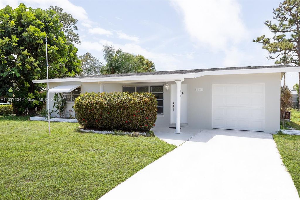 Photo of 124 NE Entrada Ave, Port Saint Lucie, FL 34952 (MLS # A11387234)