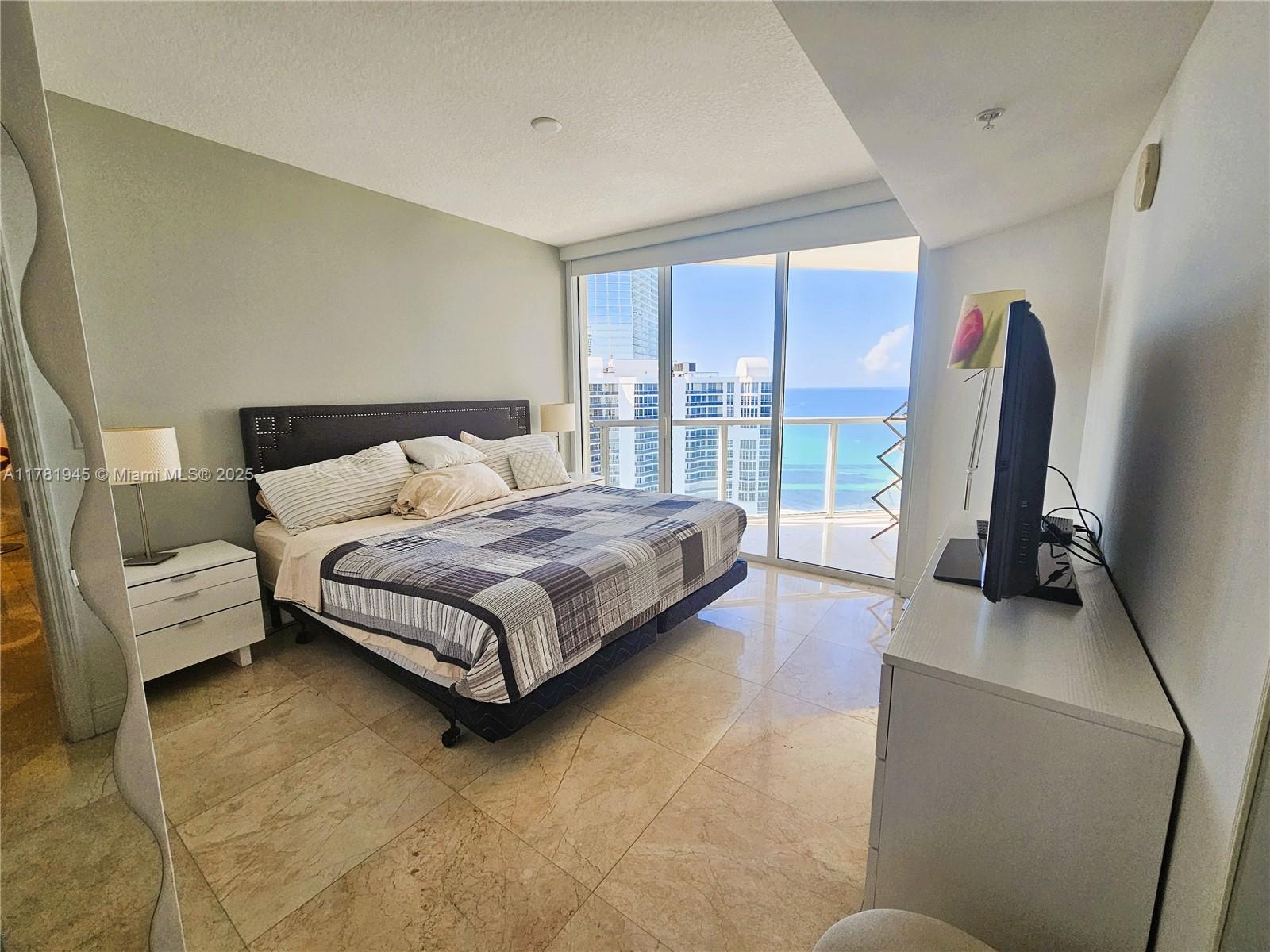 LA PERLA CONDO - Residential Lease