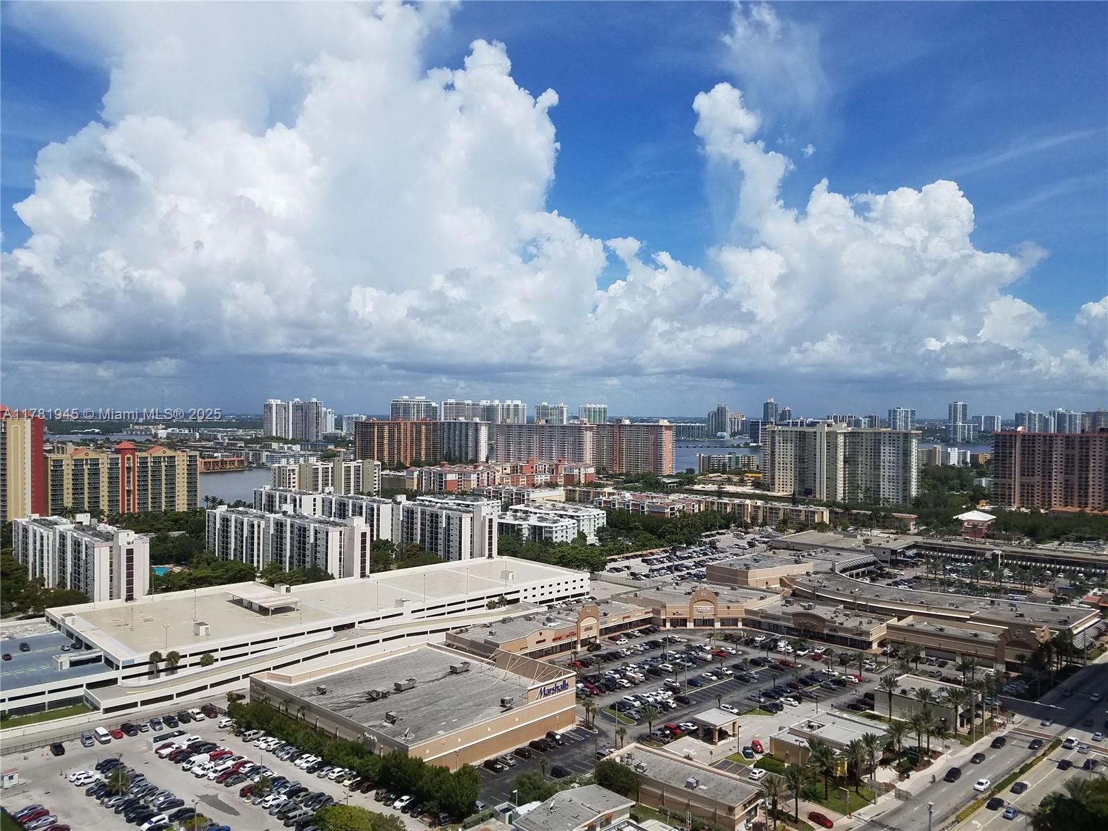LA PERLA CONDO - Residential Lease