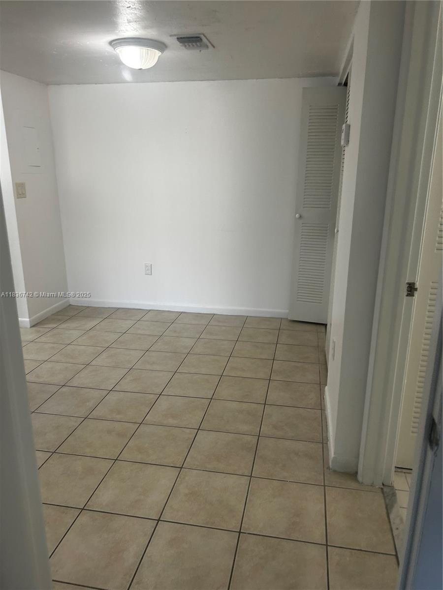 7110 NW 179th St 110, Hialeah, FL, 33015/$230,000 4 7110 NW 179th St 110