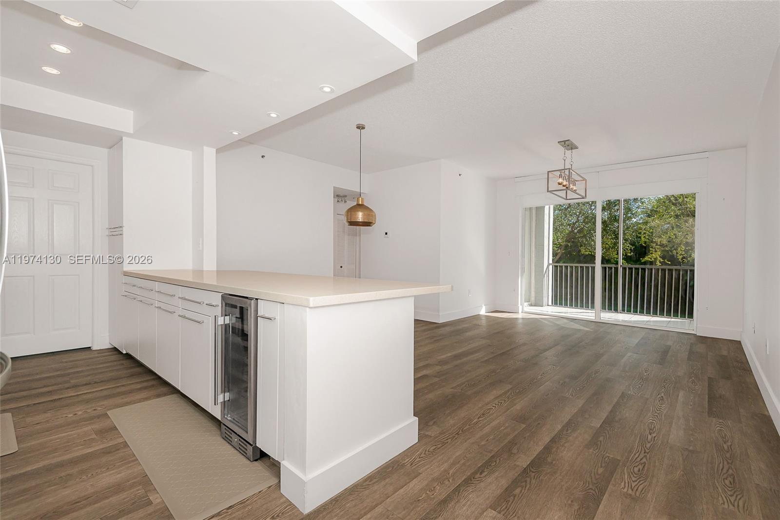 DORAL HOUSE CONDO NO 3 - Residential