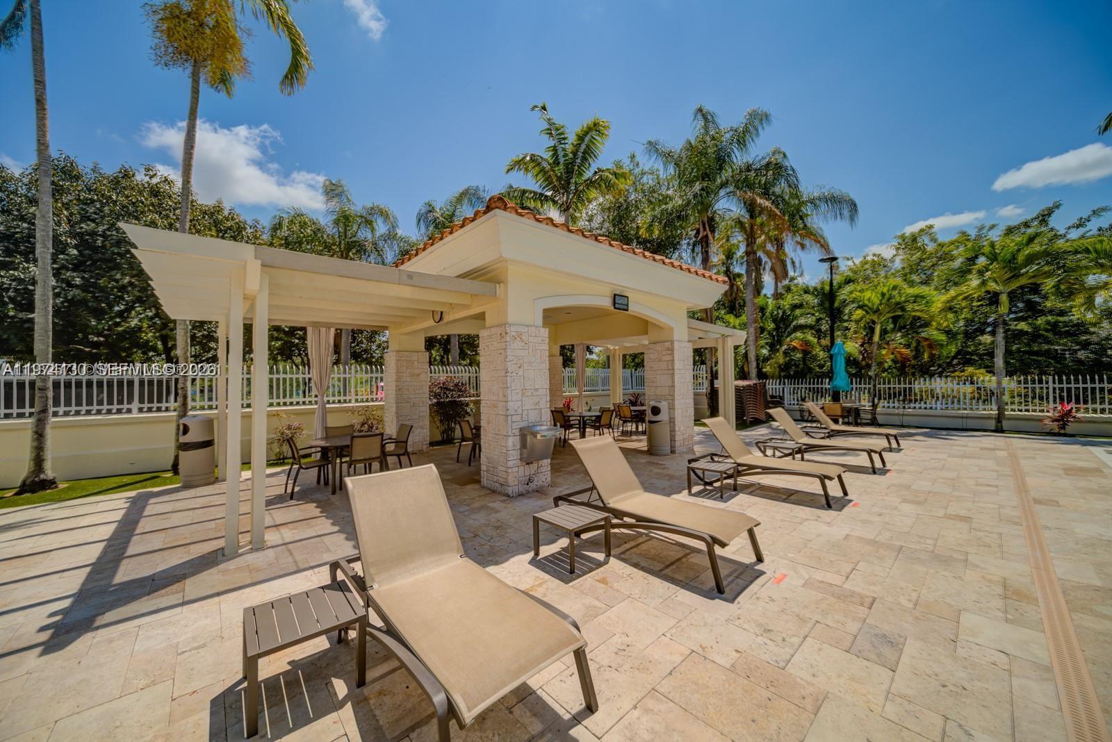 DORAL HOUSE CONDO NO 3 - Residential