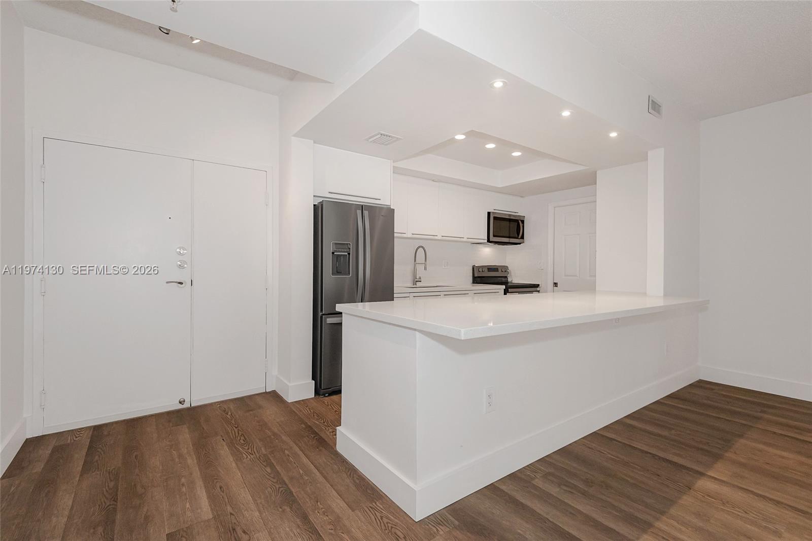 DORAL HOUSE CONDO NO 3 - Residential