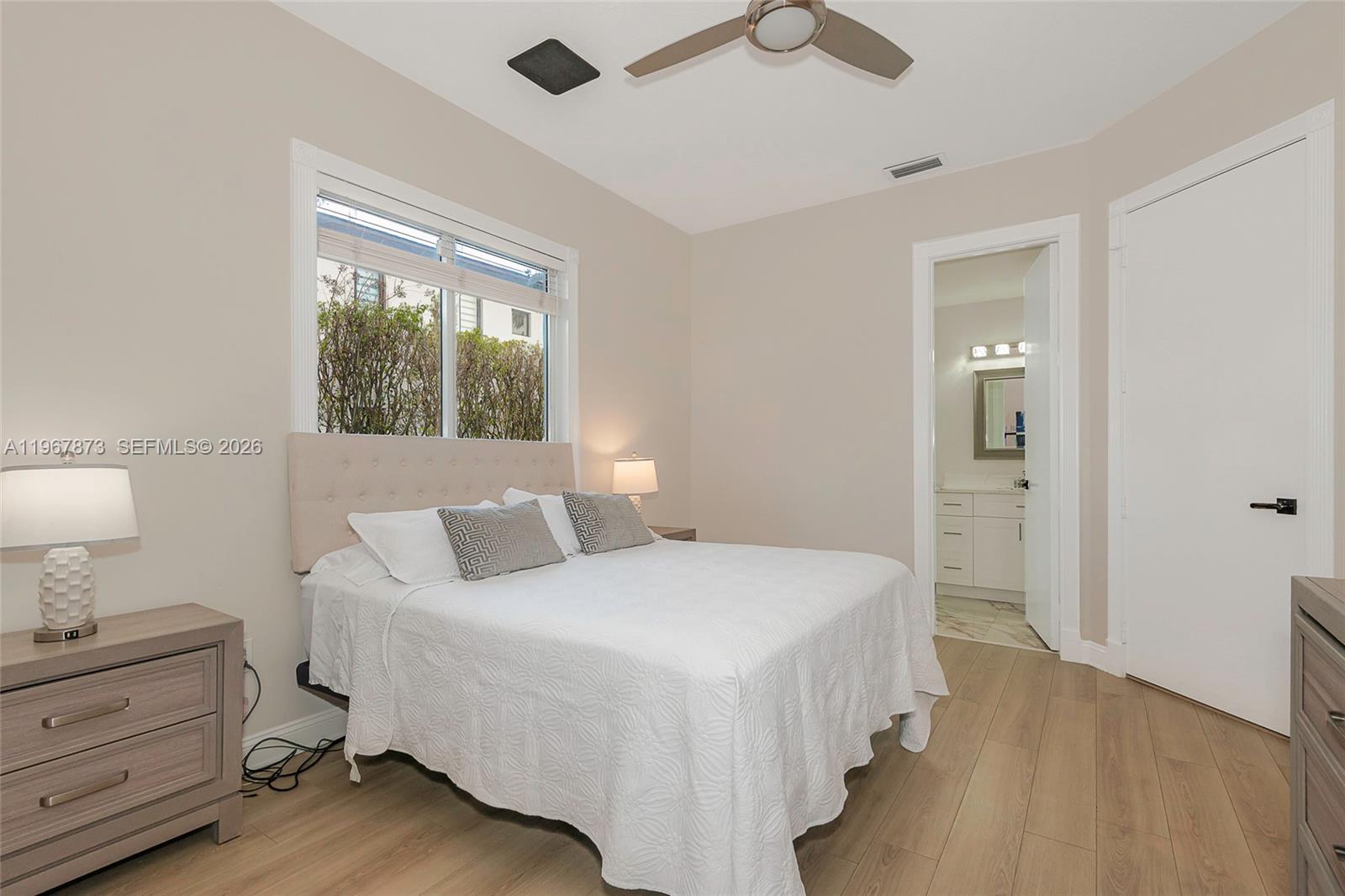 HOLLYWOOD LAKES COUNTRY C - Residential