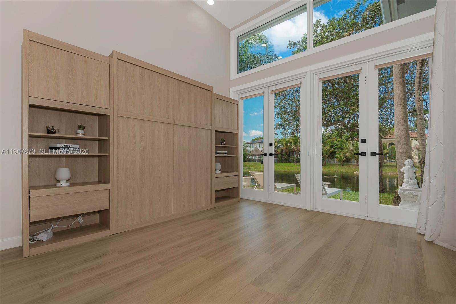 HOLLYWOOD LAKES COUNTRY C - Residential