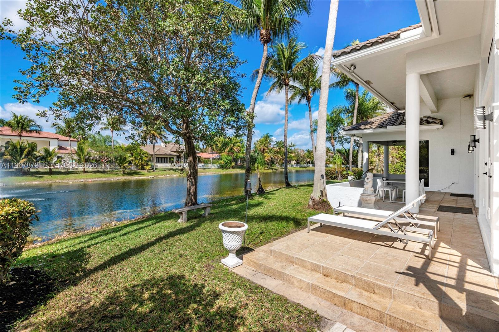 HOLLYWOOD LAKES COUNTRY C - Residential