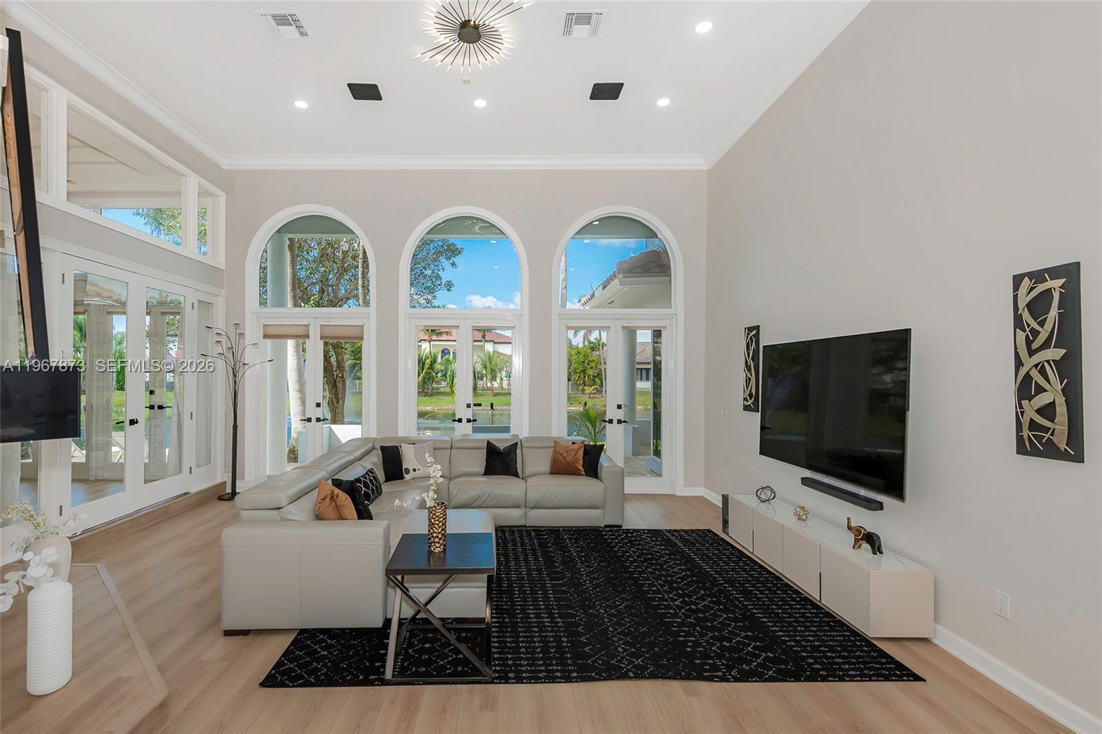 HOLLYWOOD LAKES COUNTRY C - Residential