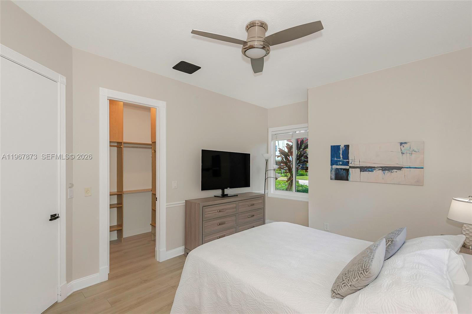 HOLLYWOOD LAKES COUNTRY C - Residential