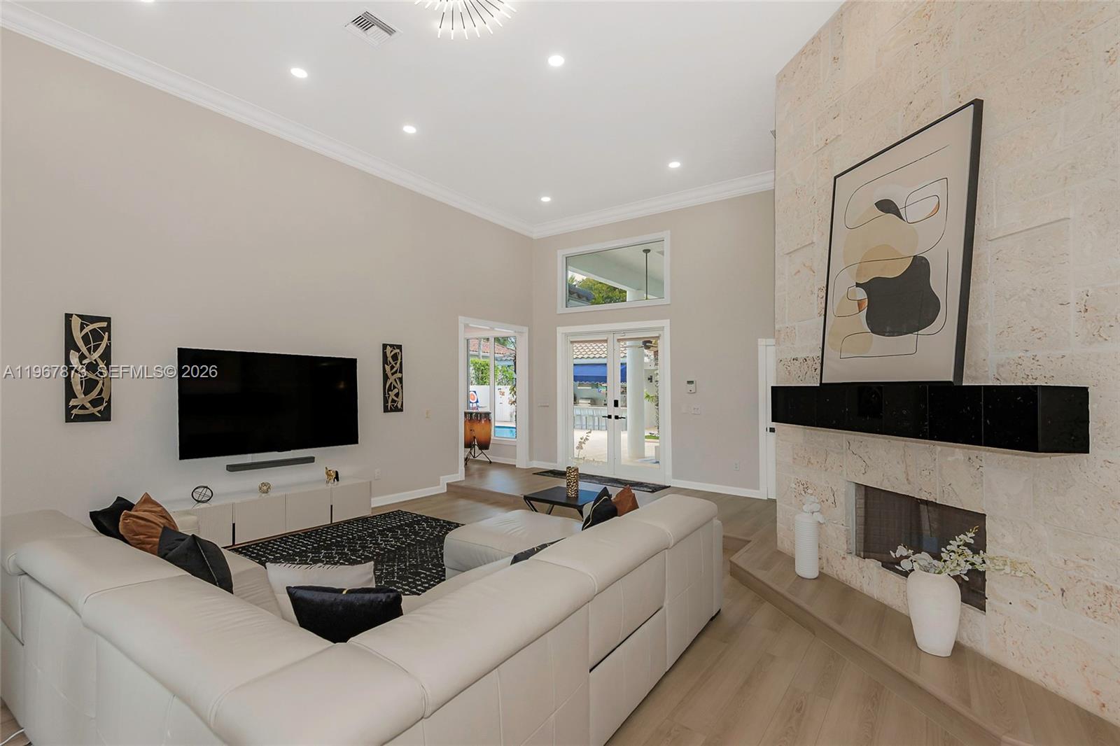 HOLLYWOOD LAKES COUNTRY C - Residential