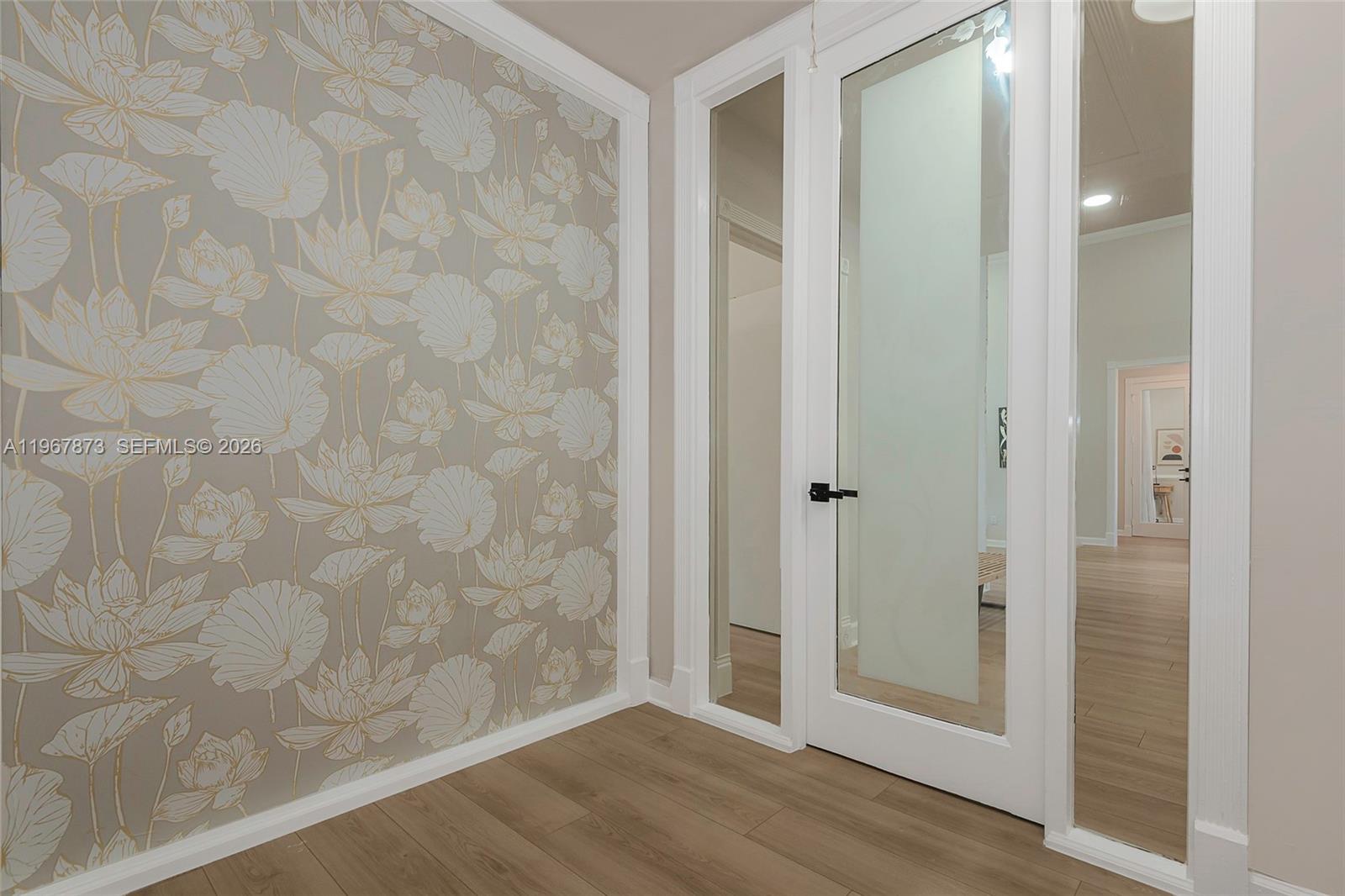 HOLLYWOOD LAKES COUNTRY C - Residential