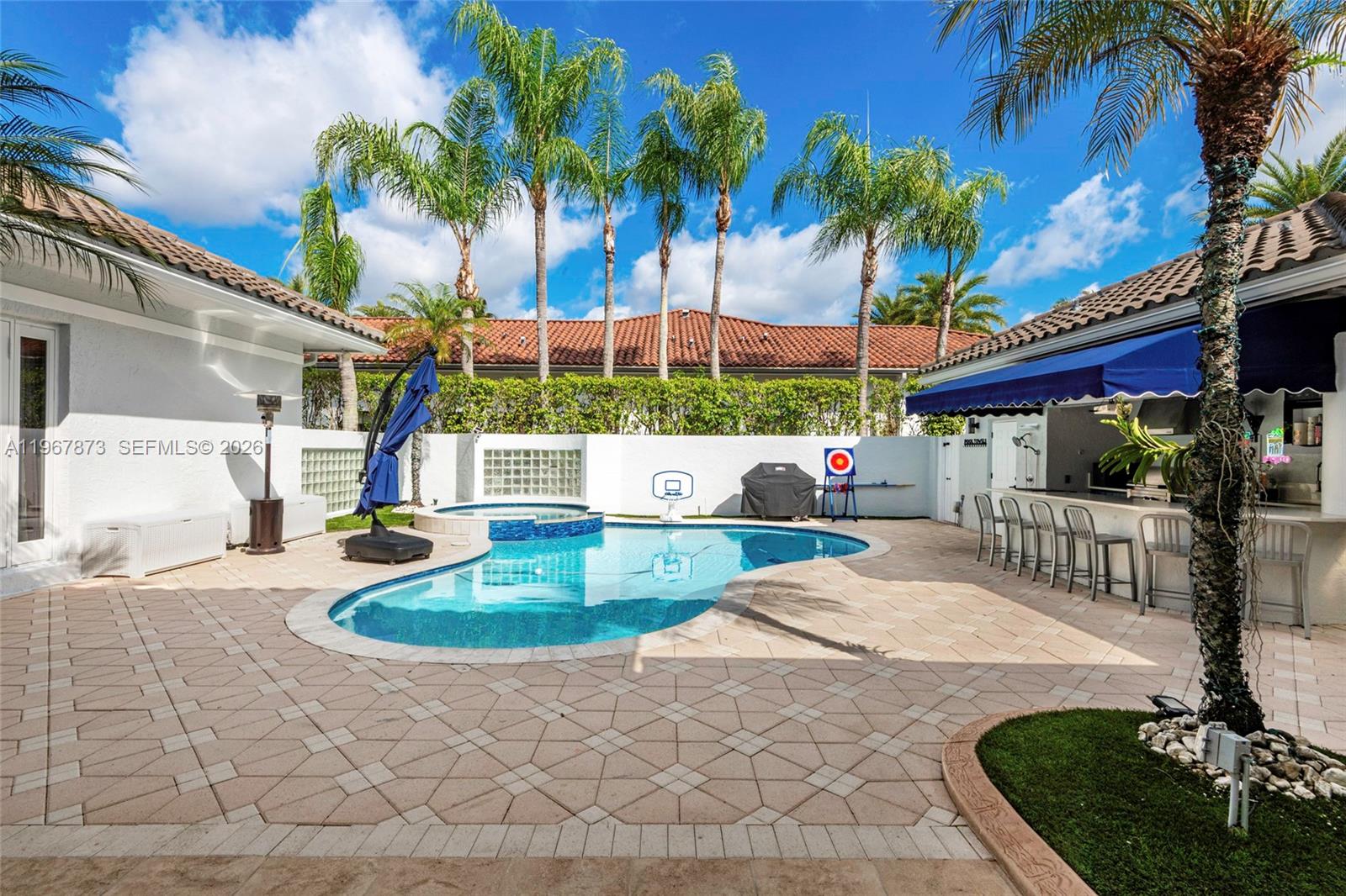 HOLLYWOOD LAKES COUNTRY C - Residential