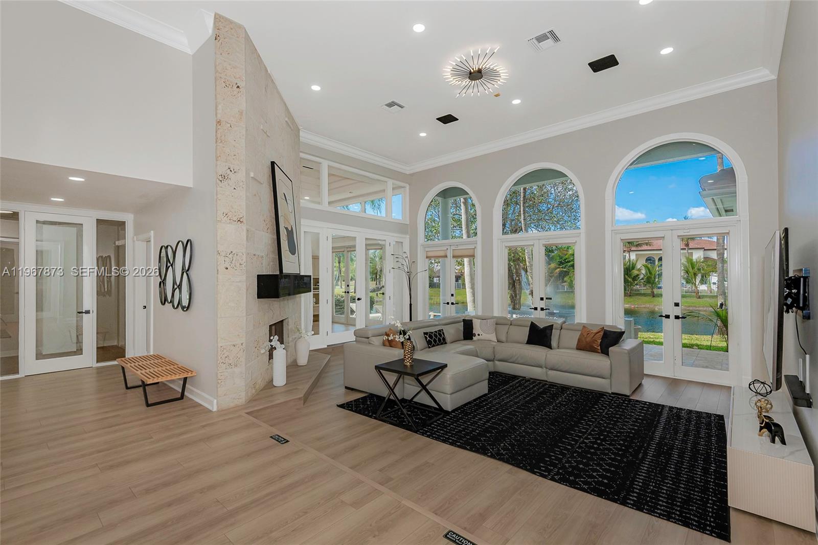 HOLLYWOOD LAKES COUNTRY C - Residential