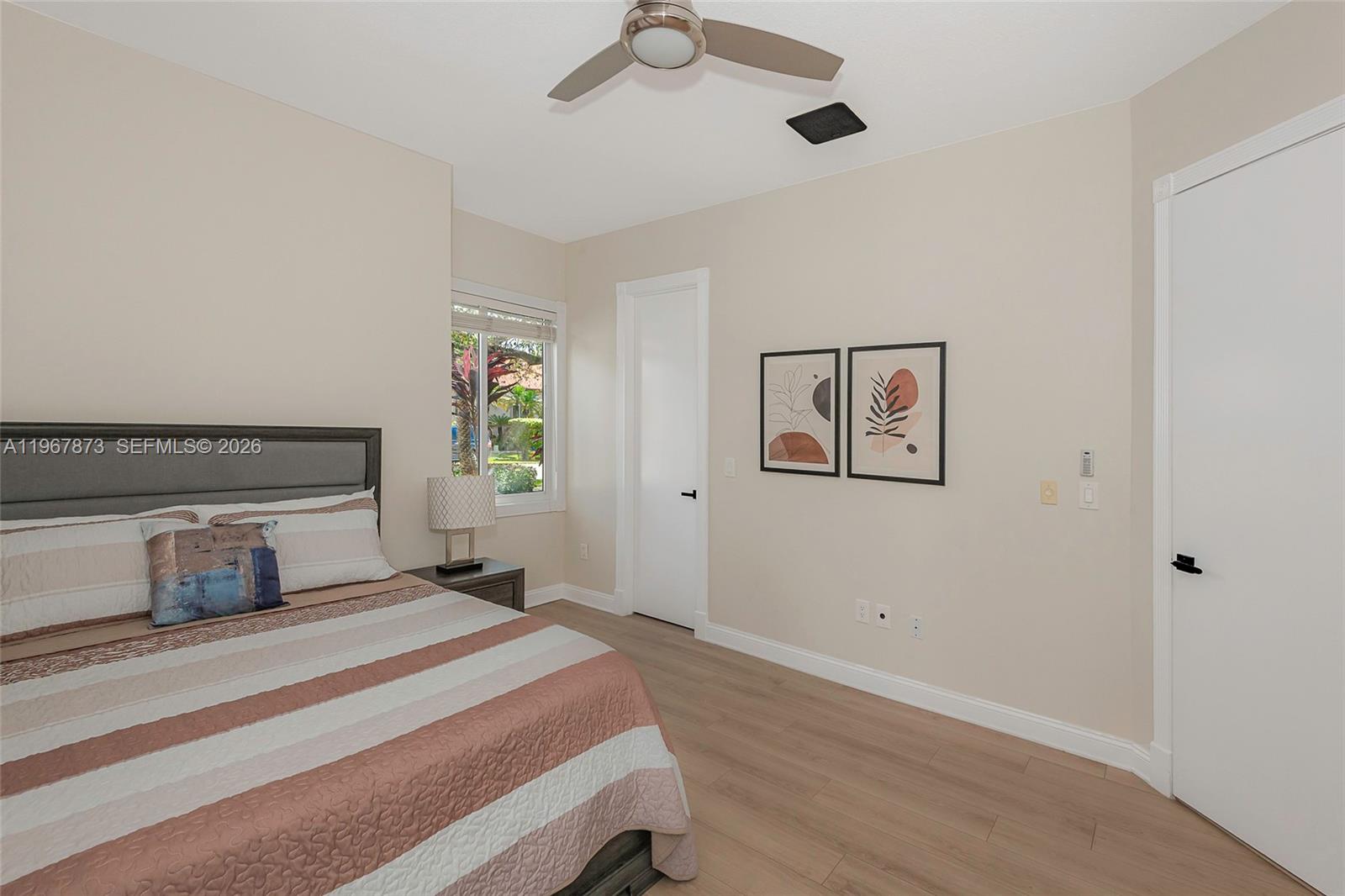 HOLLYWOOD LAKES COUNTRY C - Residential