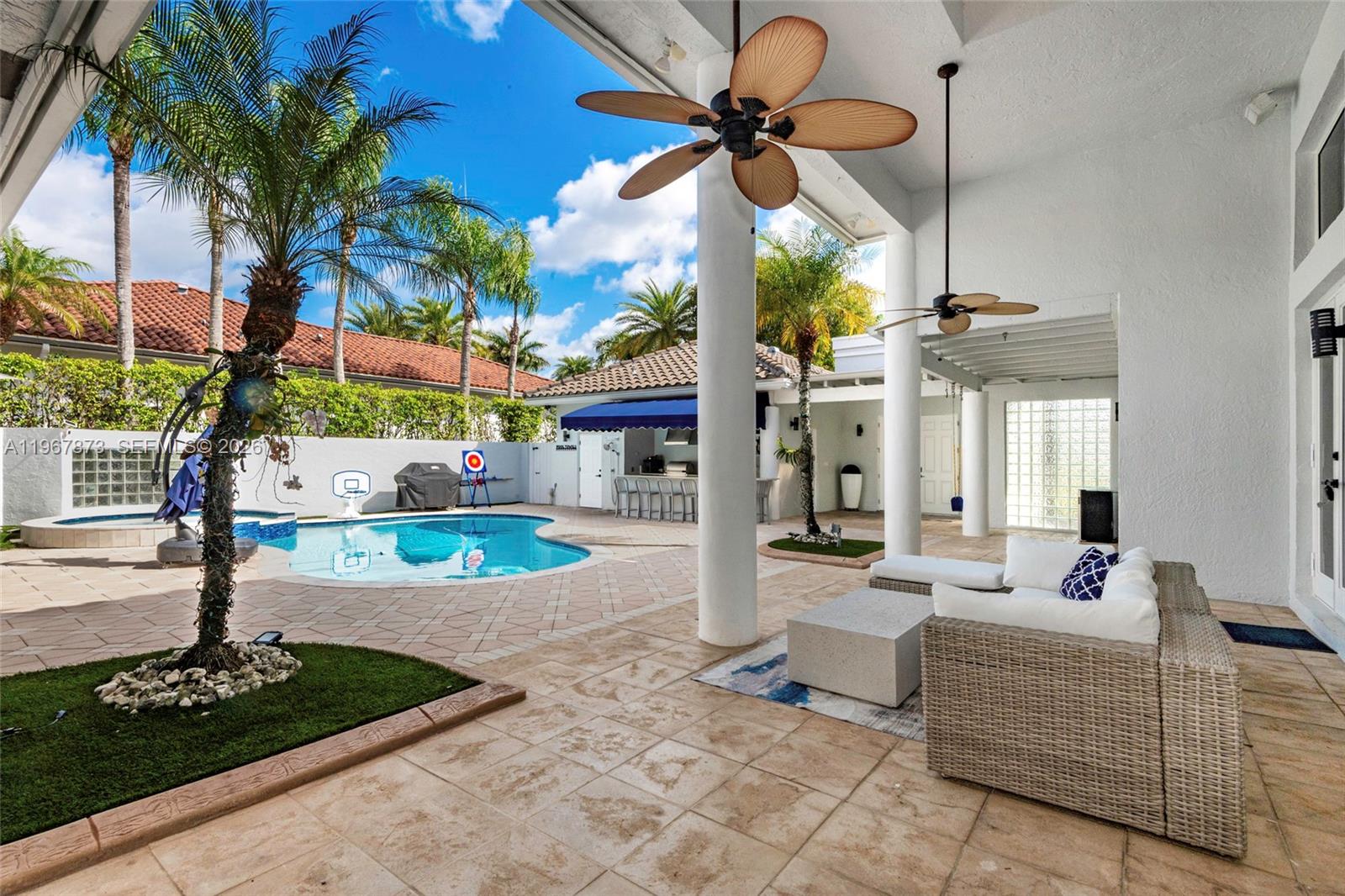 HOLLYWOOD LAKES COUNTRY C - Residential