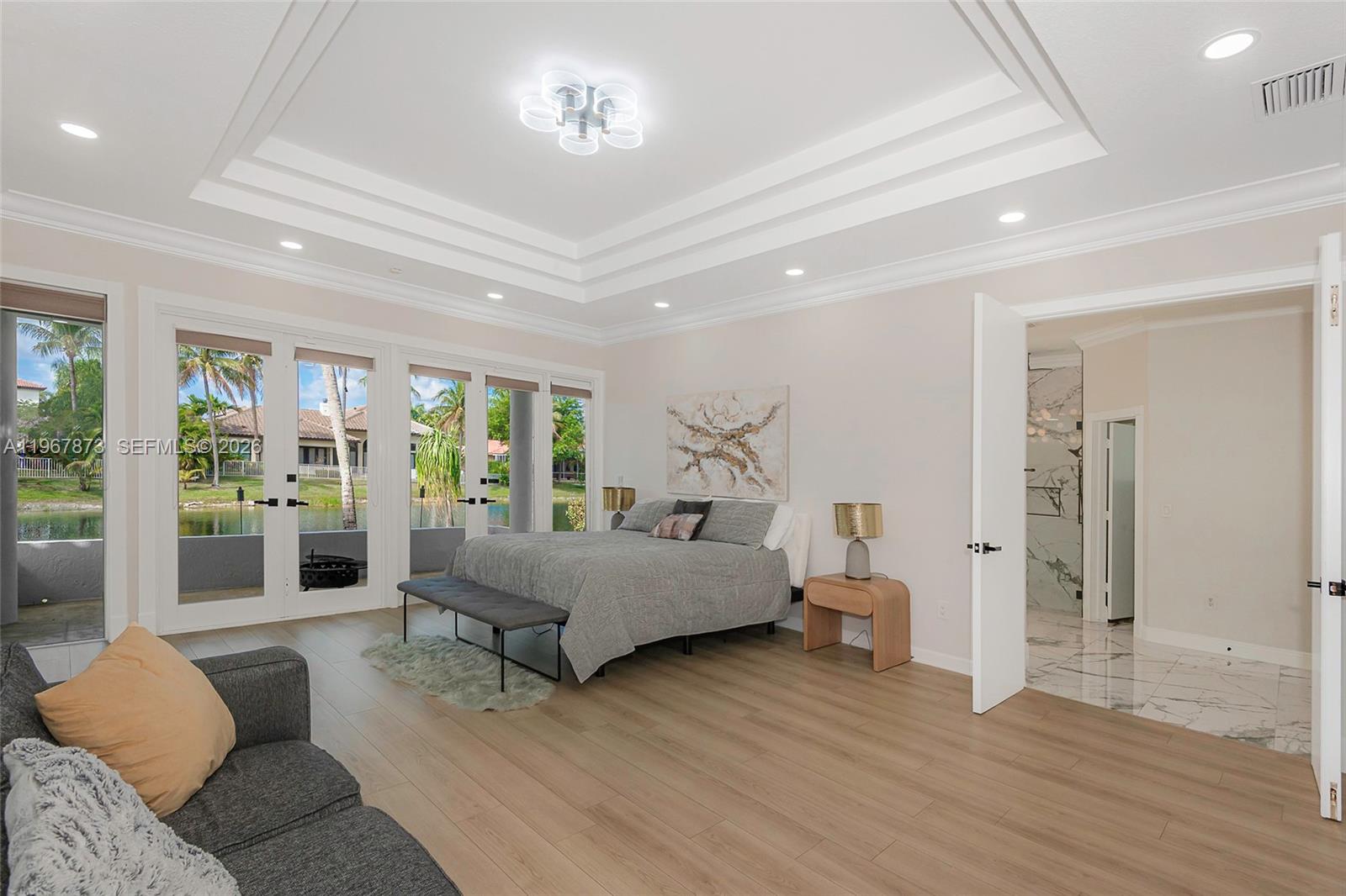 HOLLYWOOD LAKES COUNTRY C - Residential