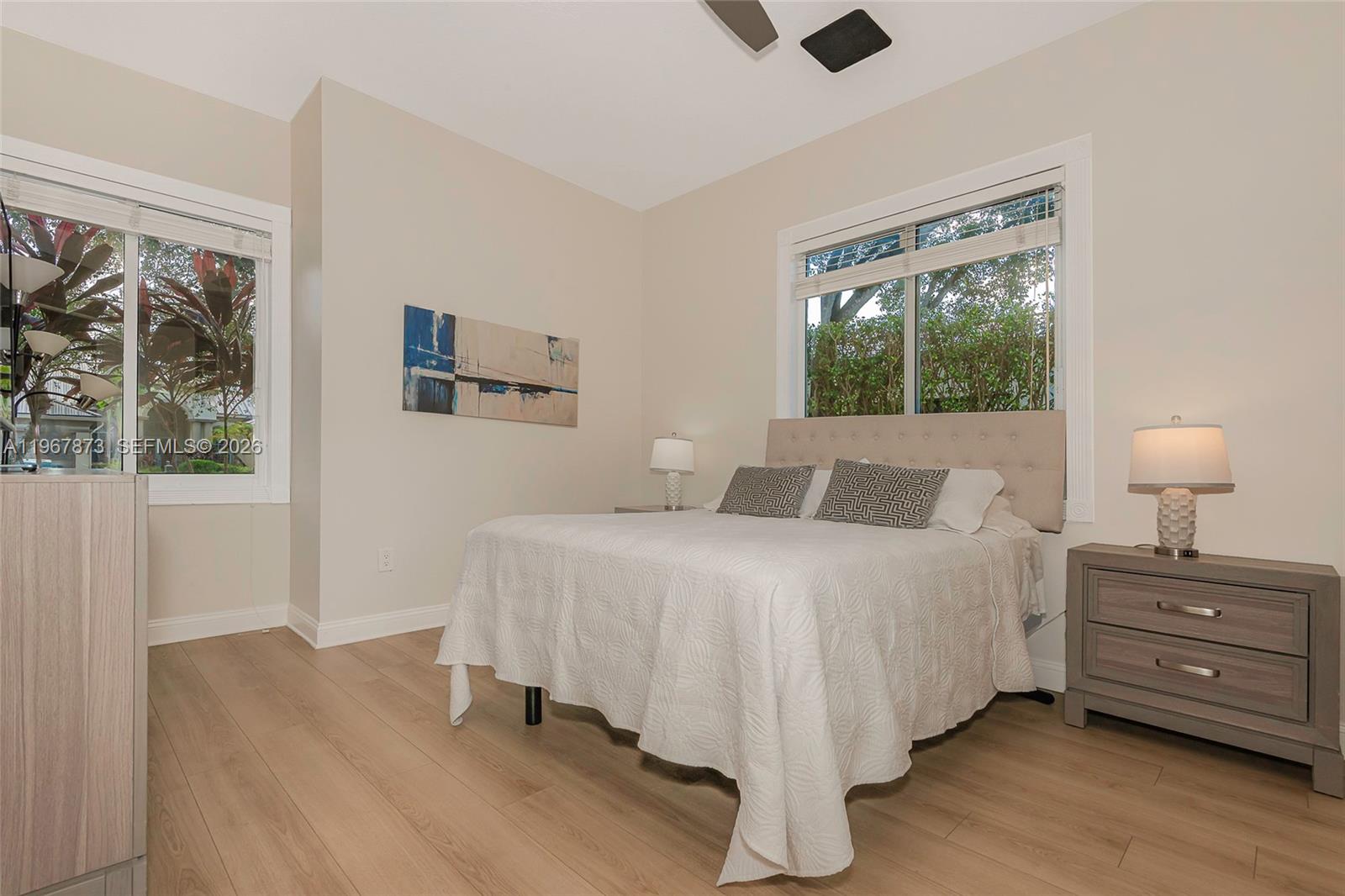 HOLLYWOOD LAKES COUNTRY C - Residential