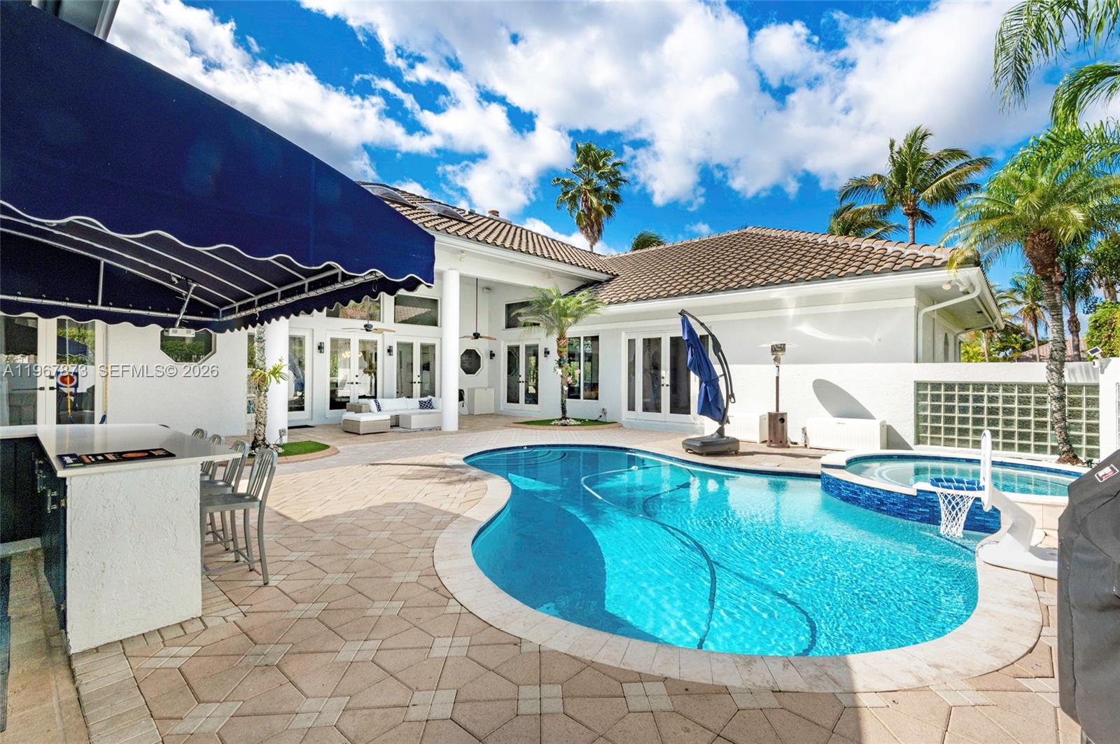 HOLLYWOOD LAKES COUNTRY C - Residential