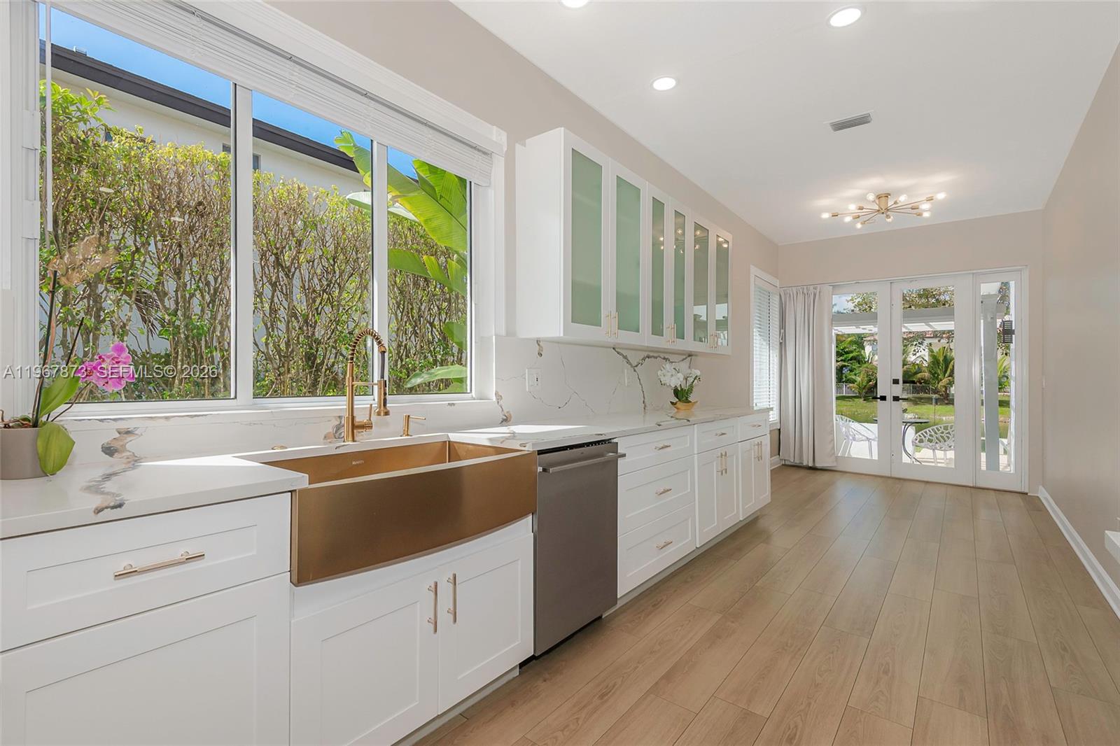 HOLLYWOOD LAKES COUNTRY C - Residential