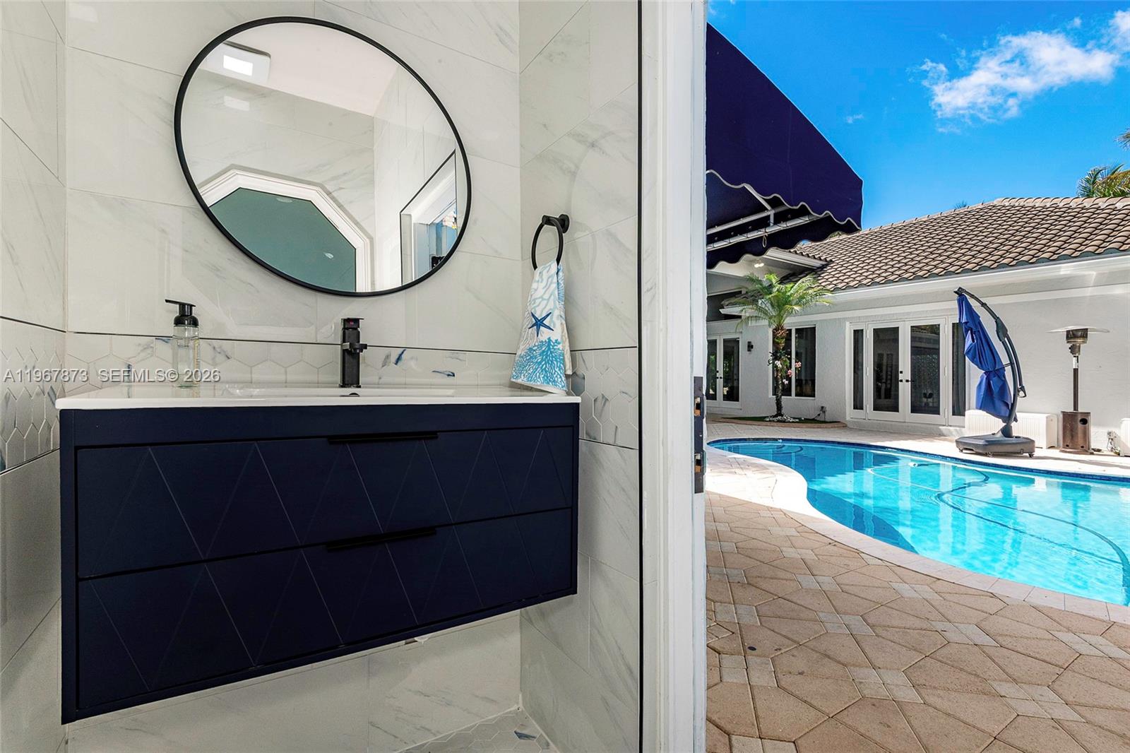 HOLLYWOOD LAKES COUNTRY C - Residential