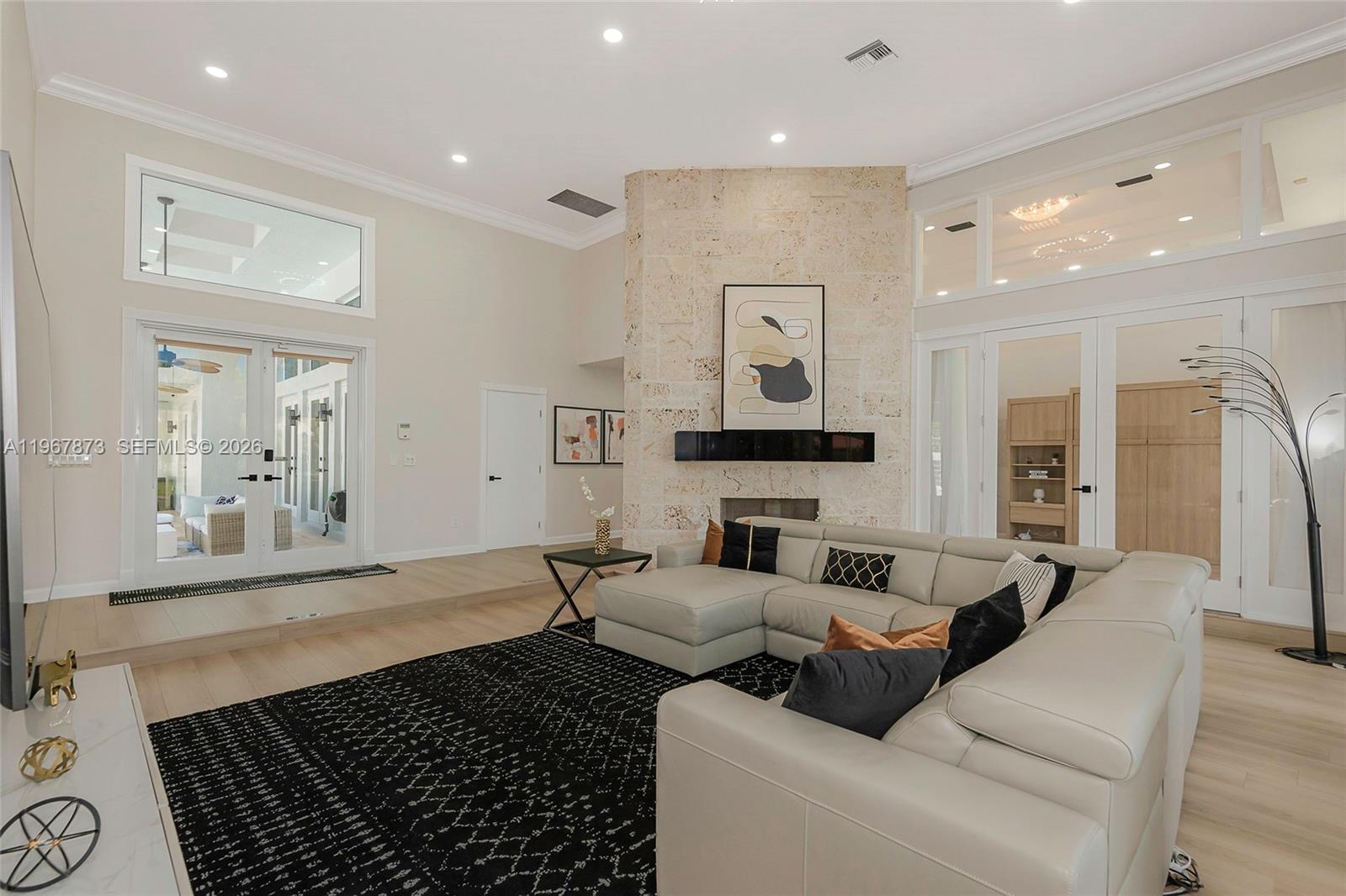 HOLLYWOOD LAKES COUNTRY C - Residential