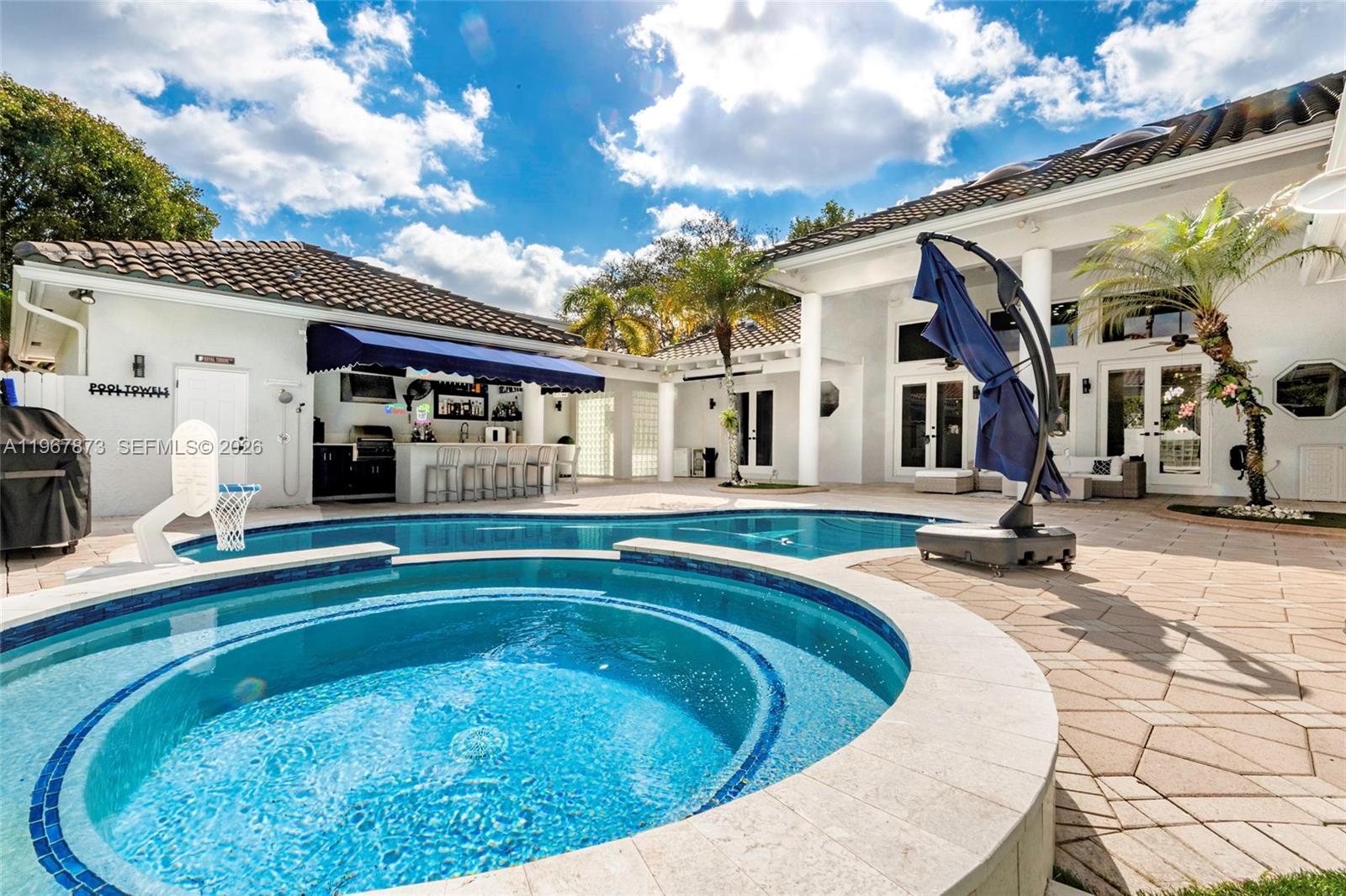 HOLLYWOOD LAKES COUNTRY C - Residential