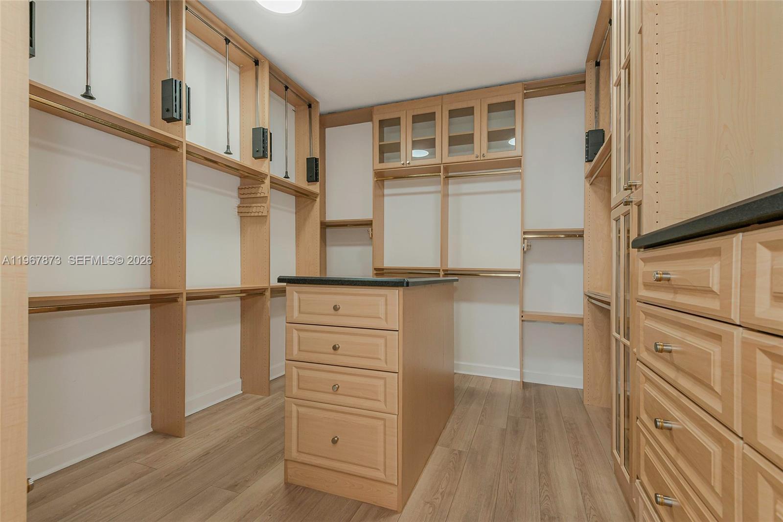 HOLLYWOOD LAKES COUNTRY C - Residential