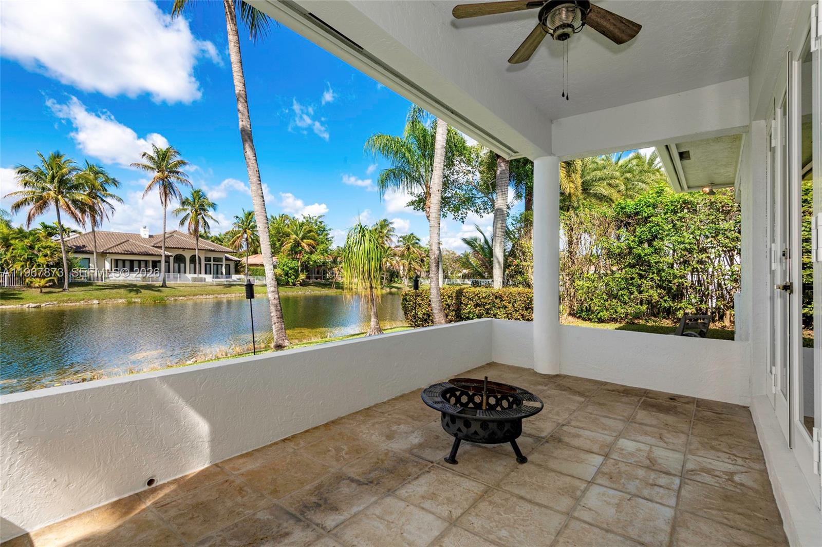 HOLLYWOOD LAKES COUNTRY C - Residential