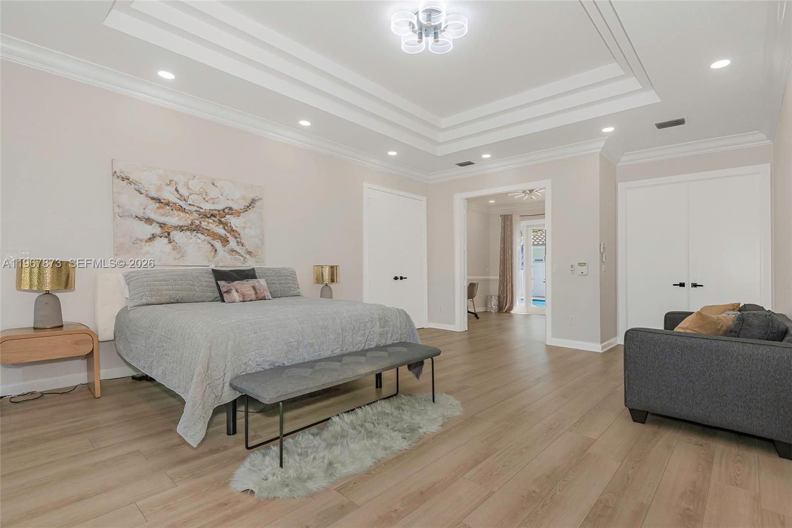 HOLLYWOOD LAKES COUNTRY C - Residential