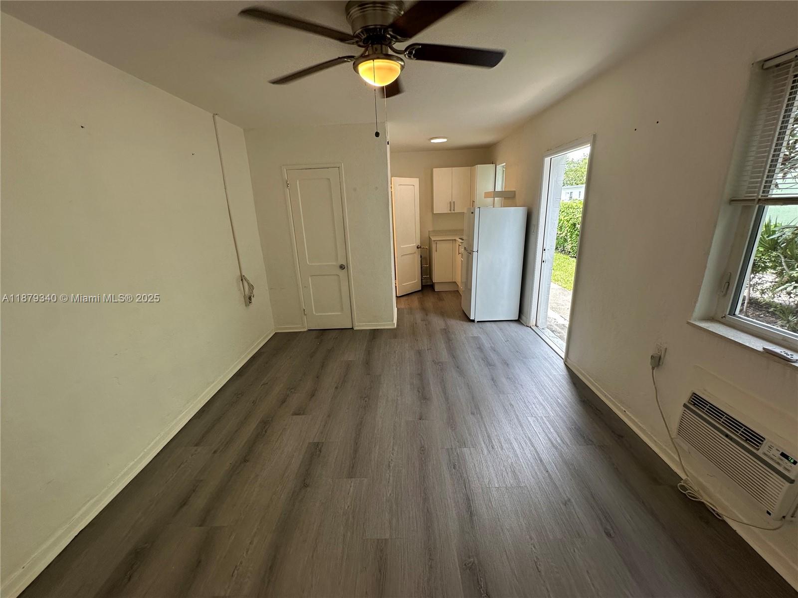 Beautiful Studio on perfect location with new appliances. Only 4 blocks from Brickell, it is in close proximity to prime areas, major highways, and all the entertainment locations Brickell and Miami has to offer. Ready to Move-In. Applicant's monthly household income must exceed 2 times the rent.**SHOWINGS THROUGH SHOWINGTIME**