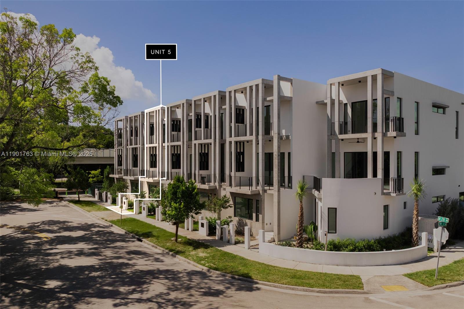 THE ROADS TOWNHOUSE - Residential