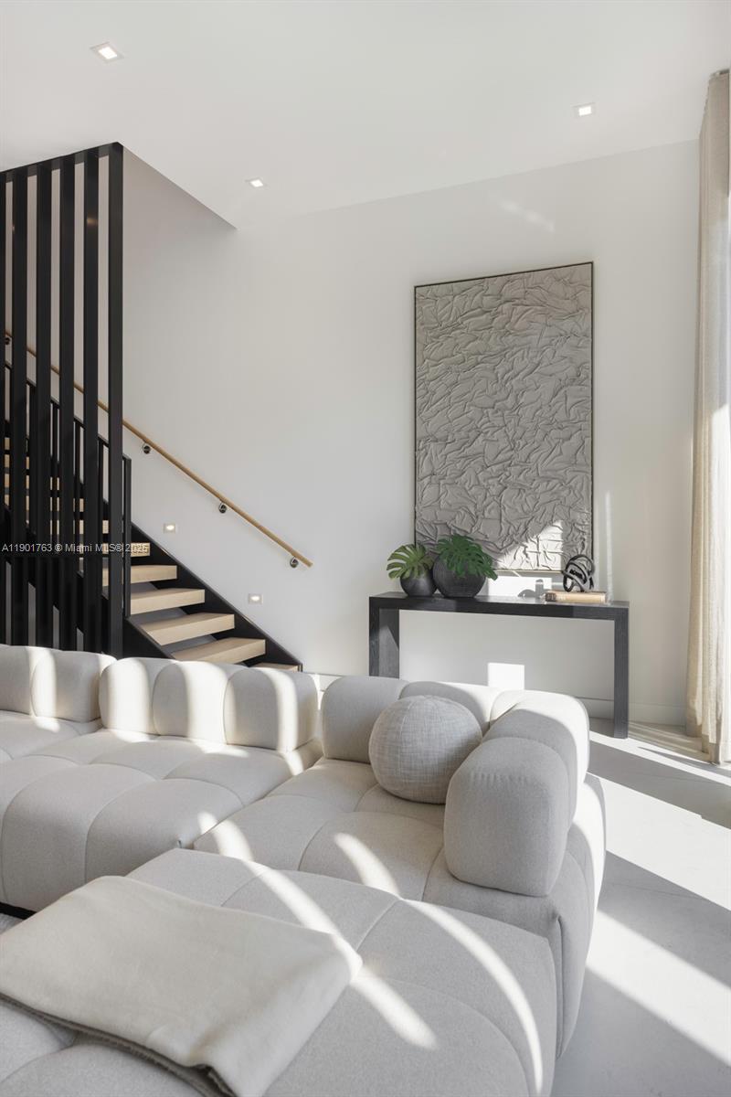 THE ROADS TOWNHOUSE - Residential