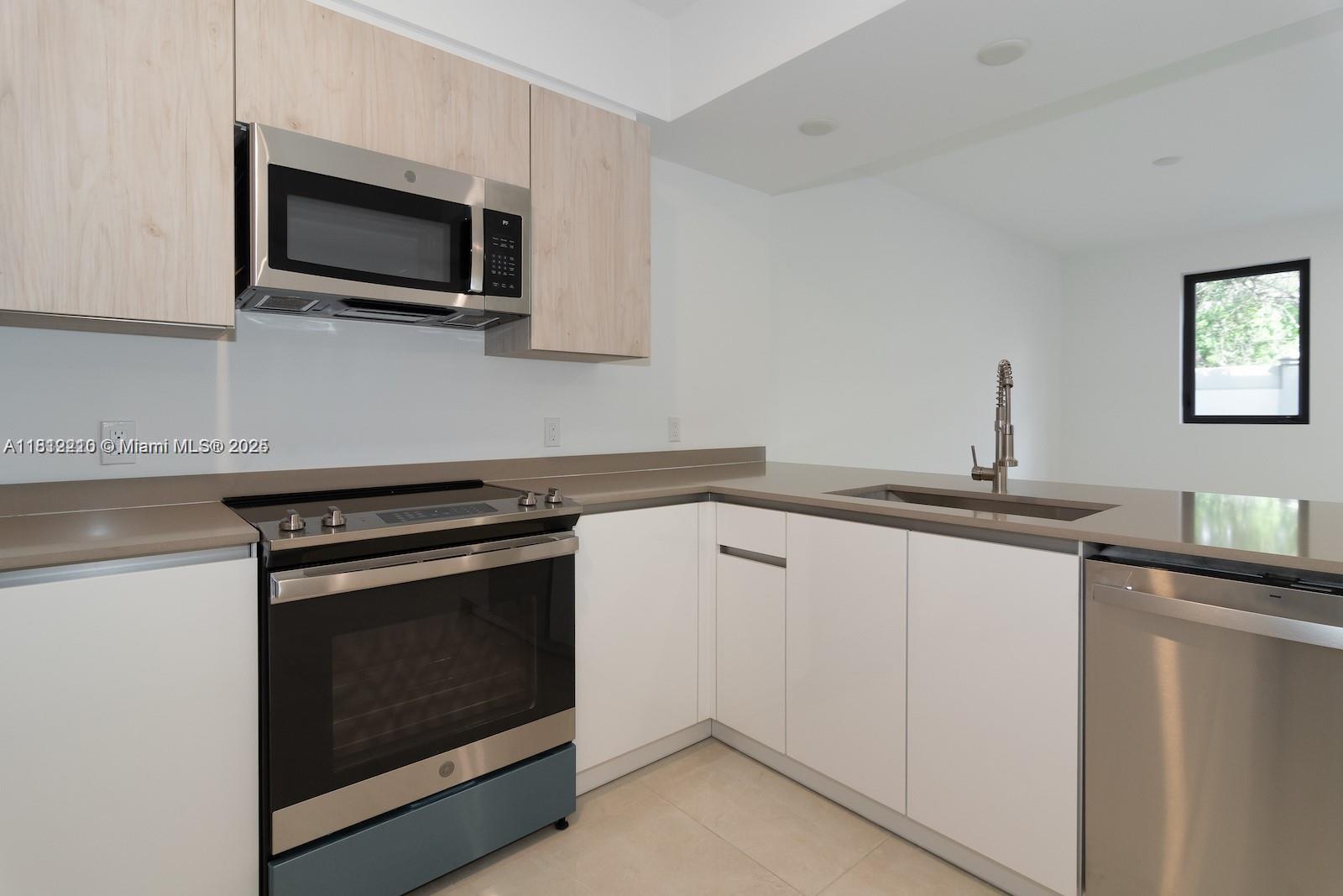 OAKS PLACE - Residential