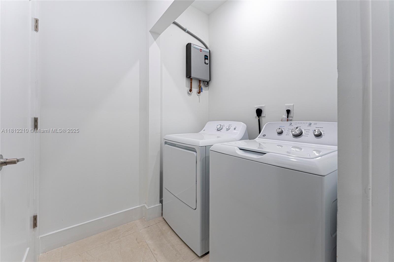 OAKS PLACE - Residential