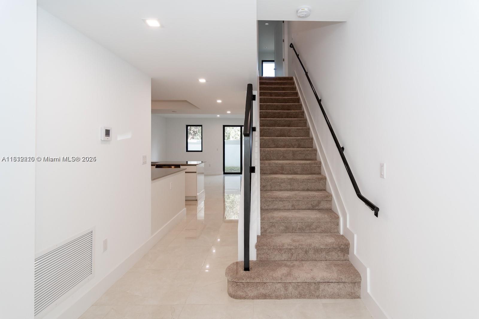 OAKS PLACE - Residential