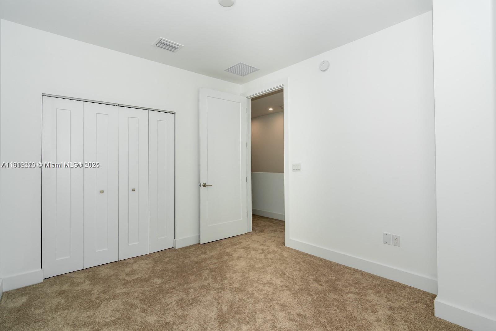 OAKS PLACE - Residential