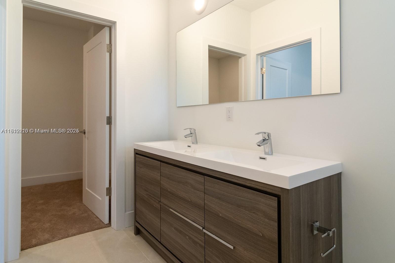 OAKS PLACE - Residential