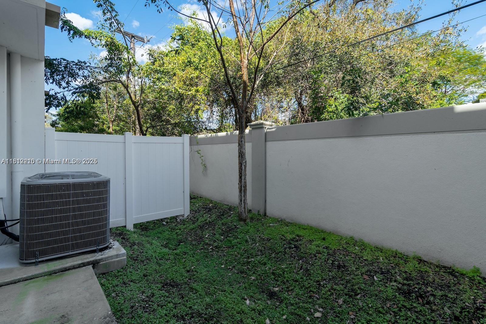 OAKS PLACE - Residential