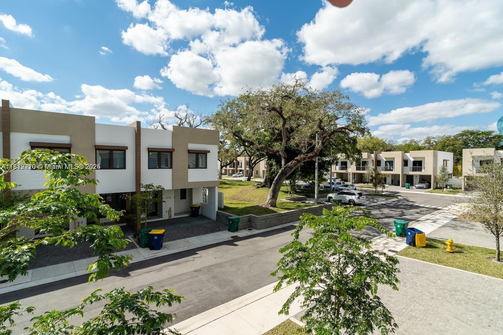 OAKS PLACE - Residential