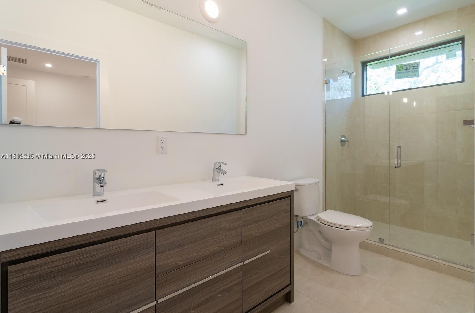 OAKS PLACE - Residential