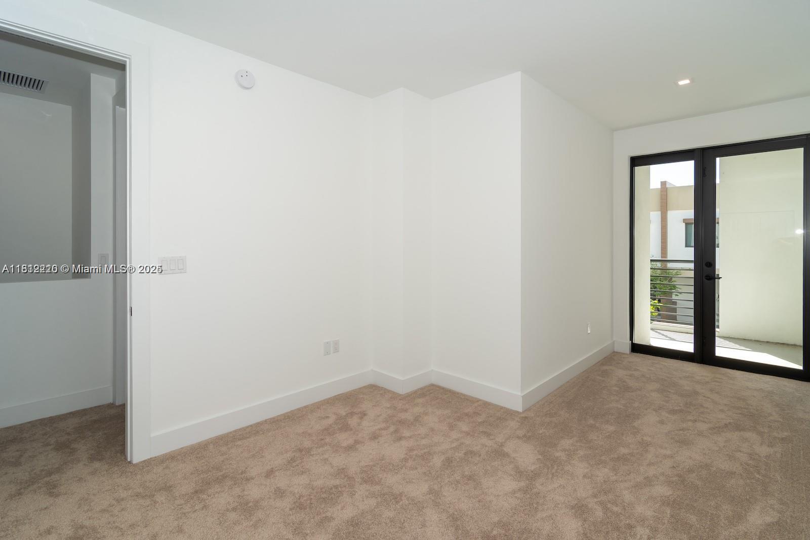 OAKS PLACE - Residential