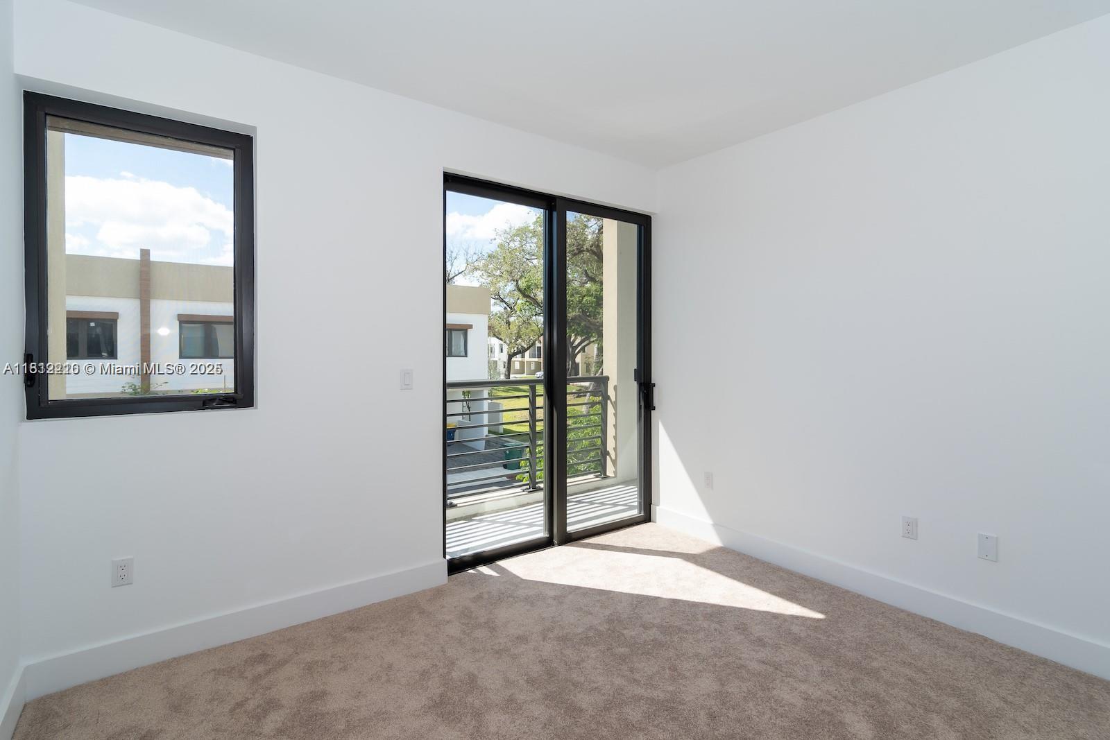 OAKS PLACE - Residential