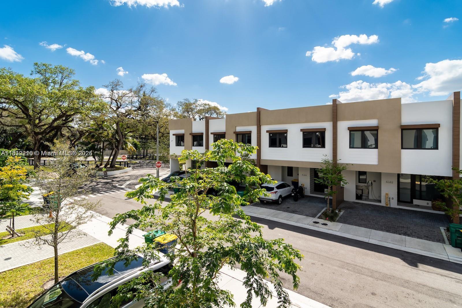 OAKS PLACE - Residential