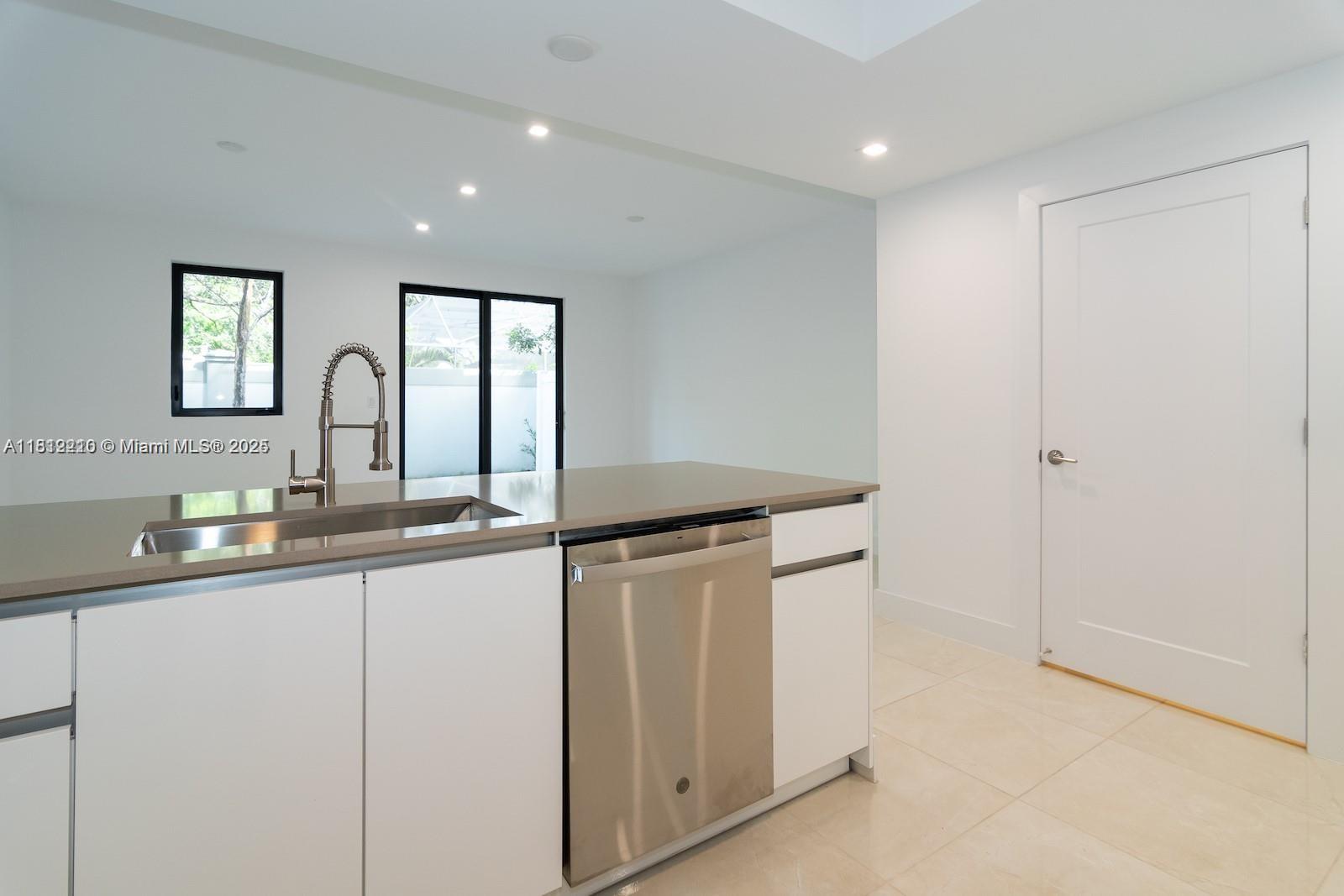 OAKS PLACE - Residential