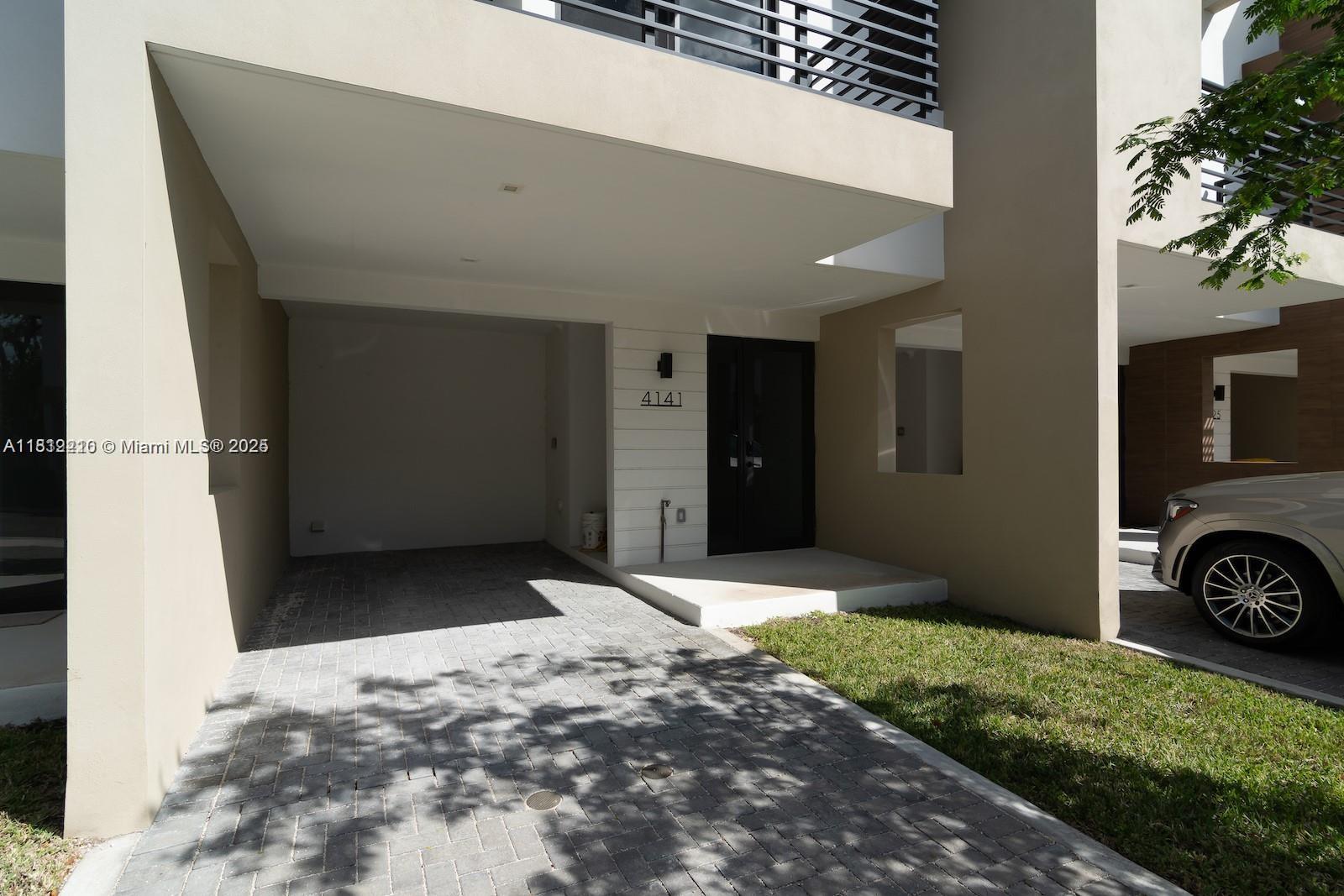 OAKS PLACE - Residential