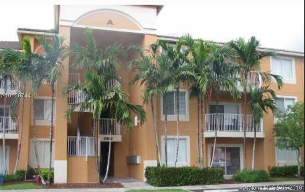 Spacious 2/2 in Courtyards at Davie. Located right next to Nova, BC & FAU. Great location, all major highways, shopping centers & restaurants nearby. Unit has all tile flooring. W/D inside the unit. Vaulted ceiling.. UNIT WILL BE AVAILABLE STARTING July 6, 2016.
