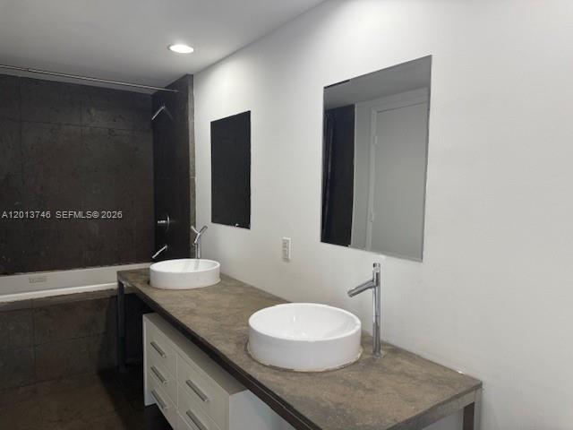 ICONBRICKELL CONDO NO 1 - Residential Lease